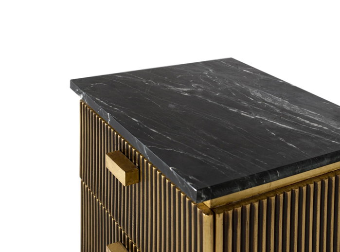 GINER Y COLOMER - Table de chevet 2 tiroirs artisanale en bois de manguier et marbre avec finition bronze - 50x40x60 cm